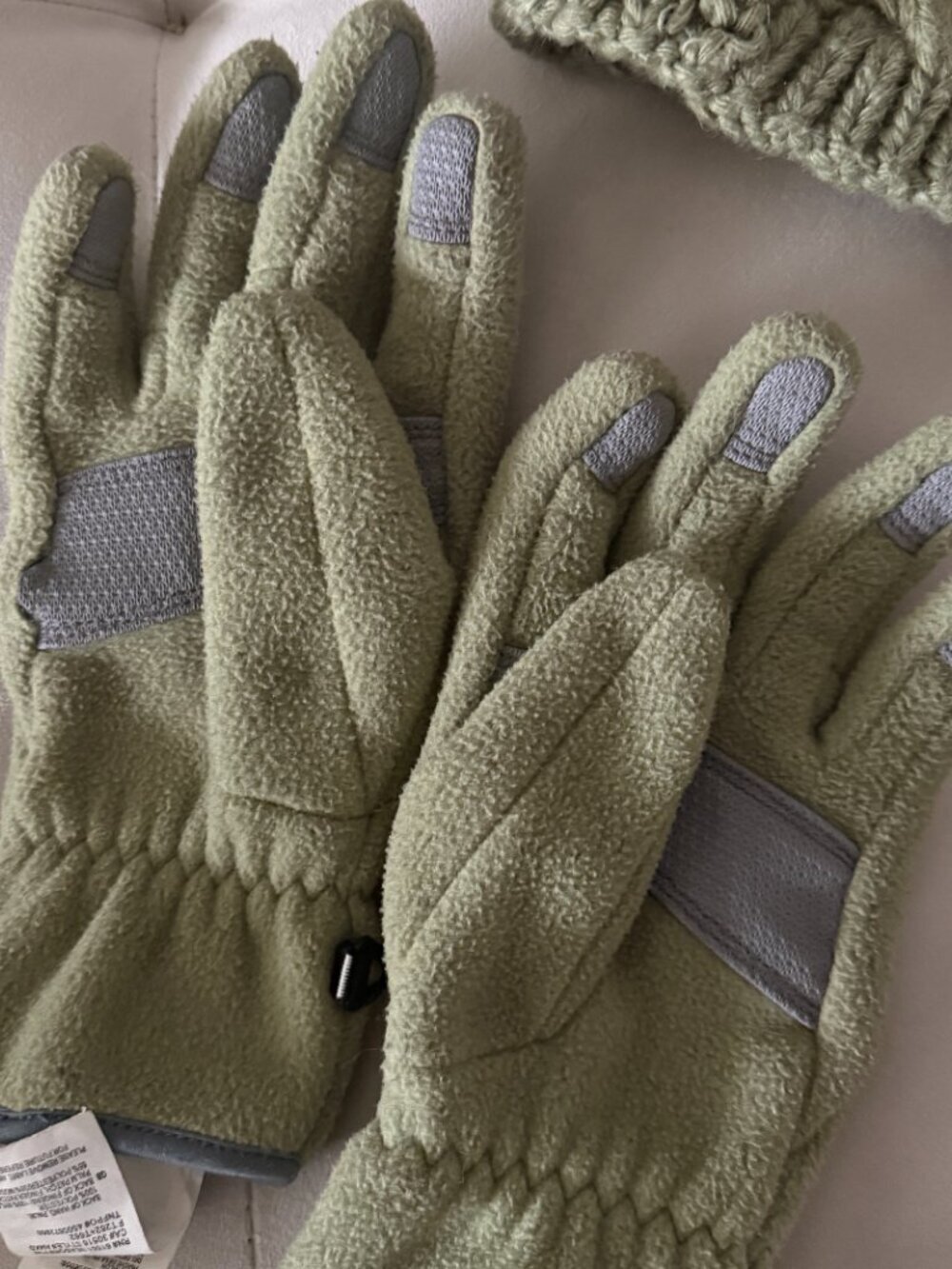TOP The North Face Women’s Green Fleece Gloves & Cable Knit Beanie Hat Set S/P - Picture 6 of 8